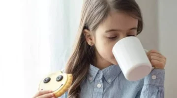 أضرار الشاي والقهوة للأطفال.. 7 مخاطر صحية خطيرة لم يخبرك بها أحد